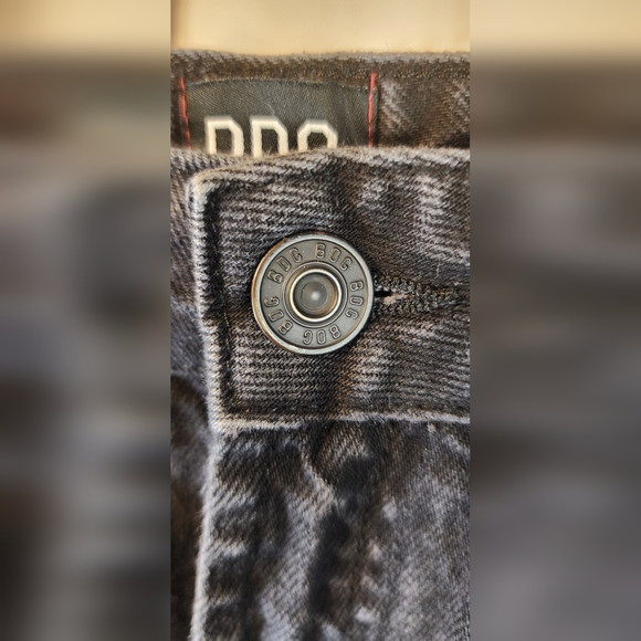 BDG Urban Outfitters - (28) Mom High Rise Jeans - Picture 4 of 9